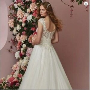 Rebecca Ingram Bella Wedding Dress Size 14 Ball Gown Lace Swarovski Crystals NWT